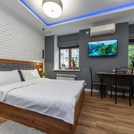 Lux Apartment Near Arena City Киев Екстериор снимка
