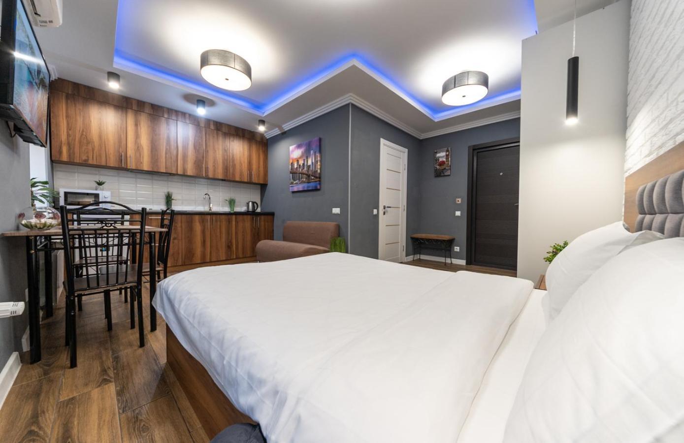 Lux Apartment Near Arena City Киев Екстериор снимка