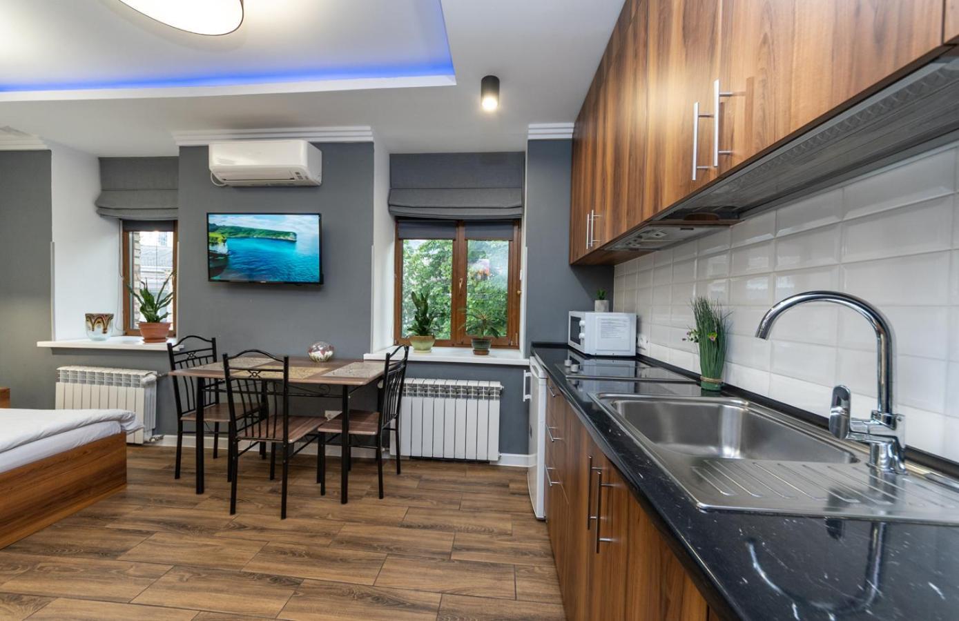 Lux Apartment Near Arena City Киев Екстериор снимка