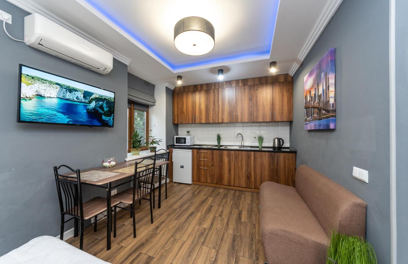 Lux Apartment Near Arena City Киев Екстериор снимка