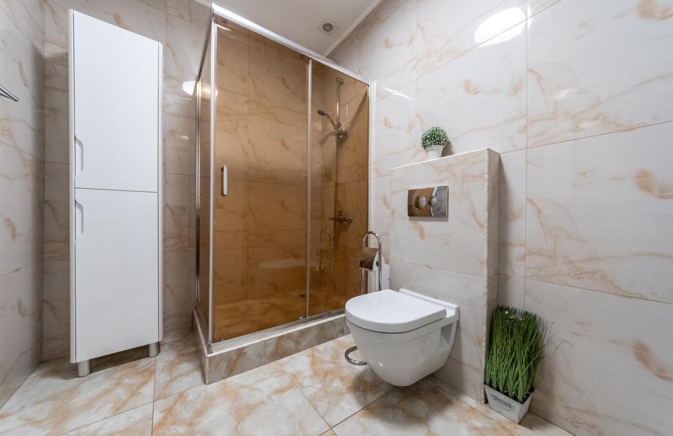 Lux Apartment Near Arena City Киев Екстериор снимка