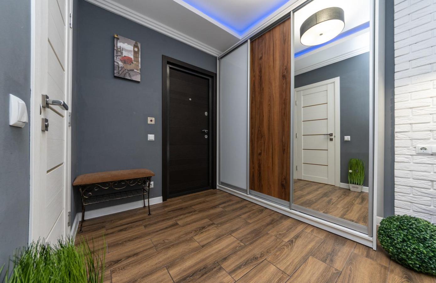 Lux Apartment Near Arena City Киев Екстериор снимка