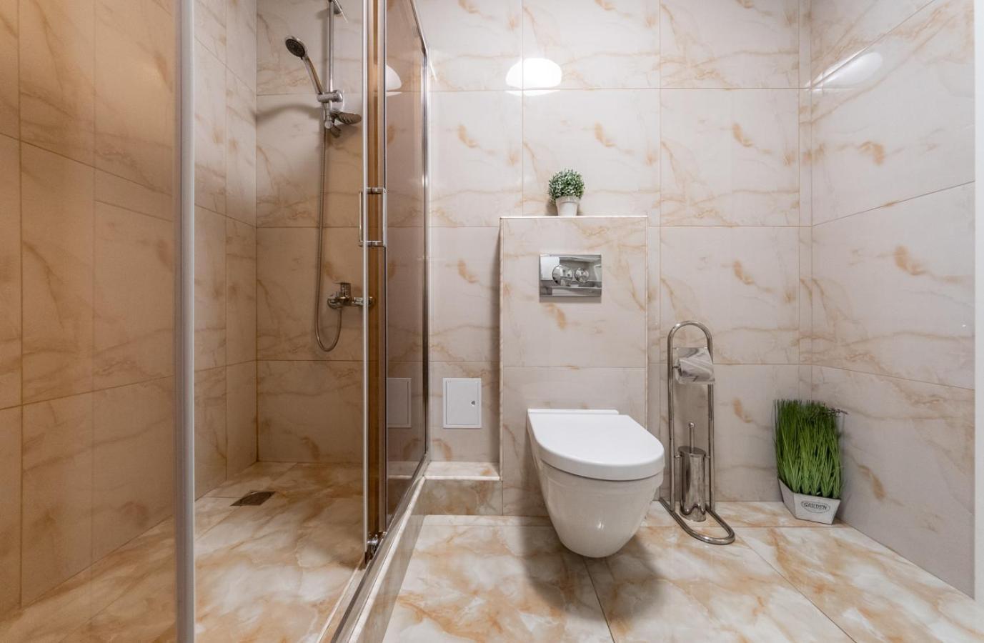 Lux Apartment Near Arena City Киев Екстериор снимка