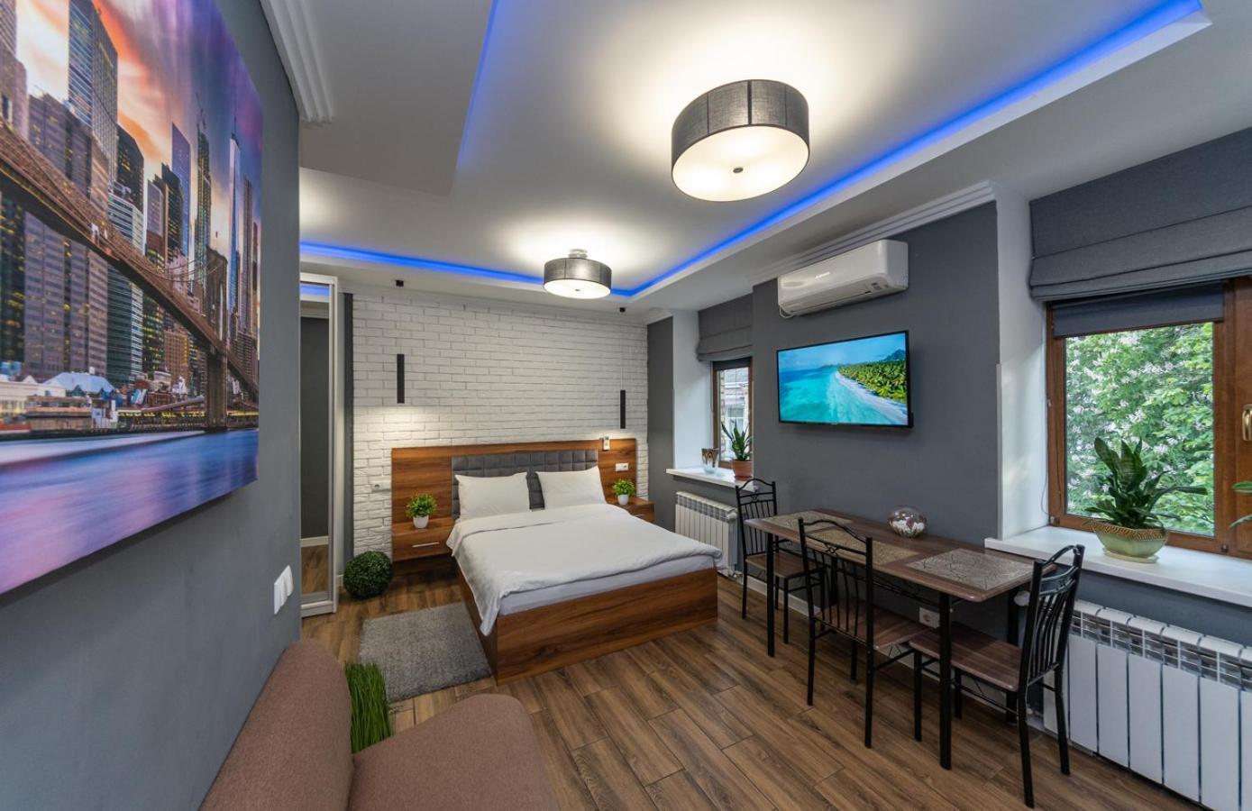 Lux Apartment Near Arena City Киев Екстериор снимка