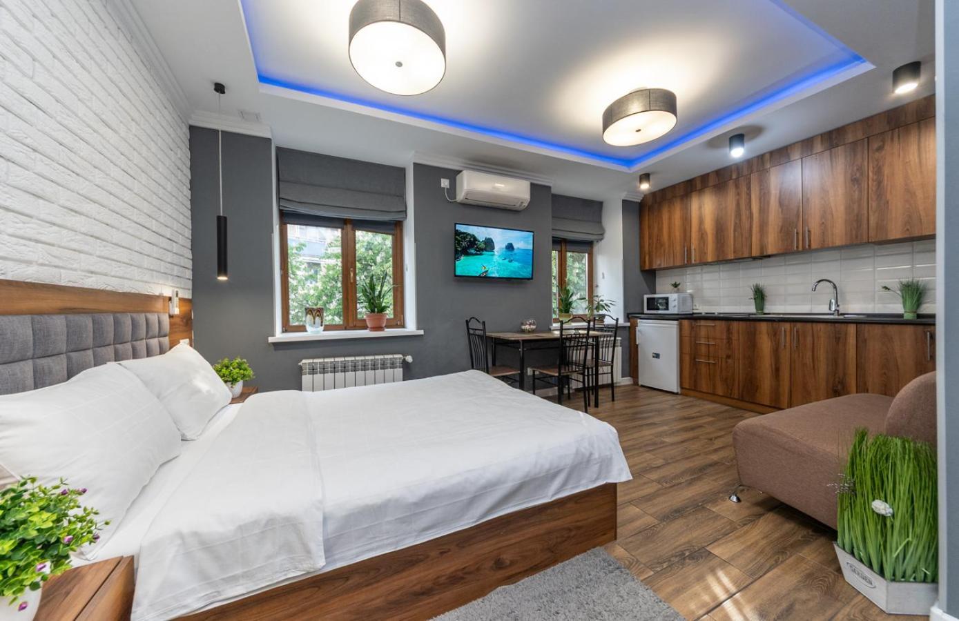 Lux Apartment Near Arena City Киев Екстериор снимка