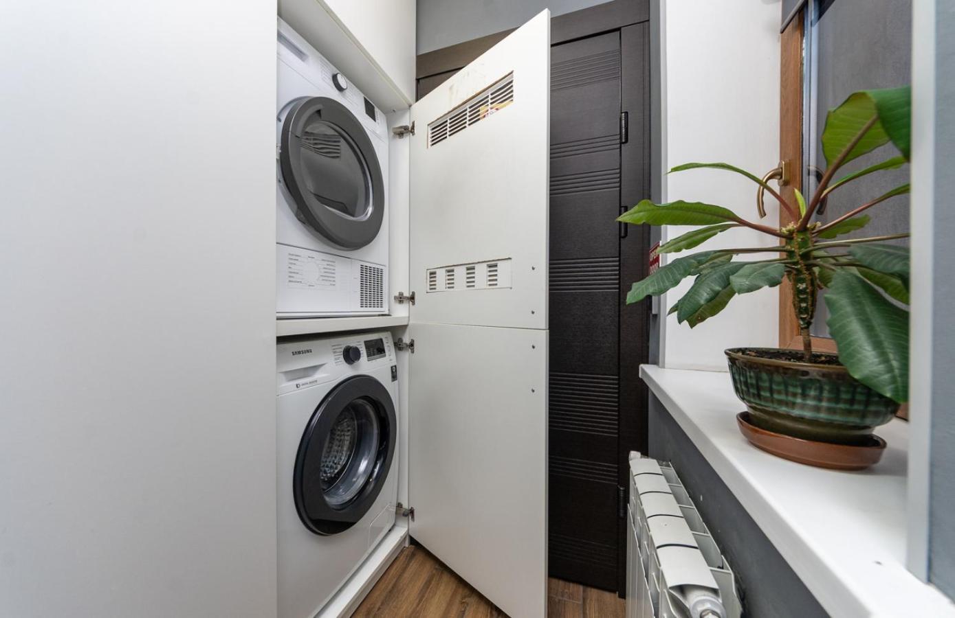 Lux Apartment Near Arena City Киев Екстериор снимка