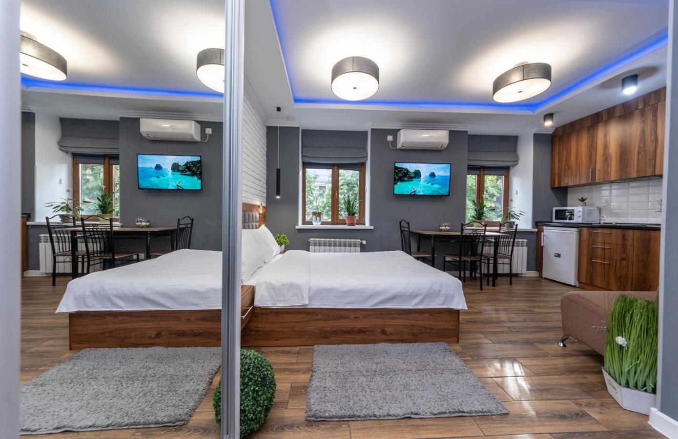 Lux Apartment Near Arena City Киев Екстериор снимка