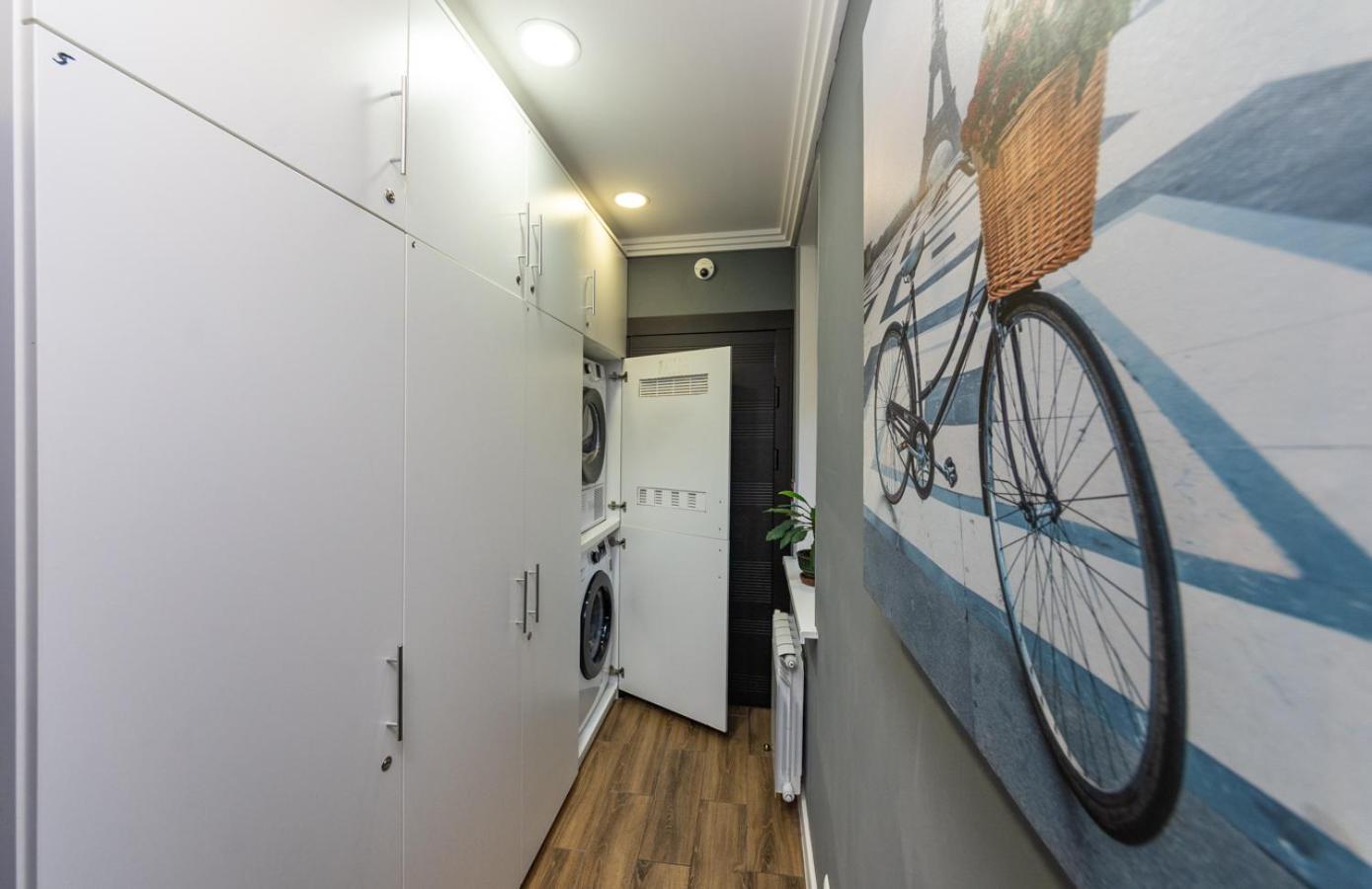 Lux Apartment Near Arena City Киев Екстериор снимка
