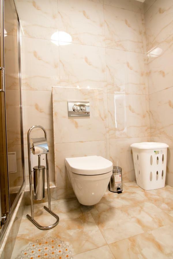 Lux Apartment Near Arena City Киев Екстериор снимка