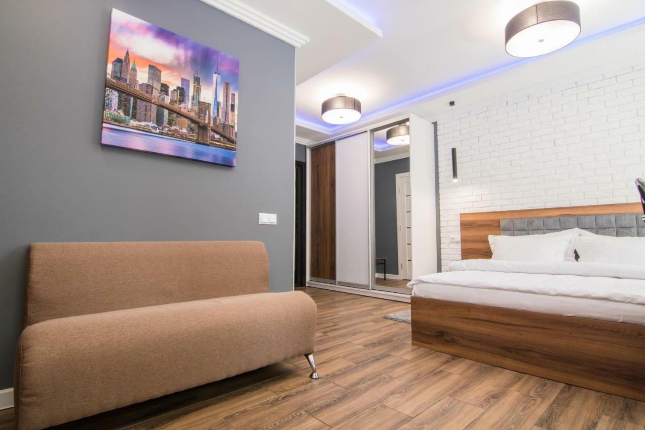 Lux Apartment Near Arena City Киев Екстериор снимка
