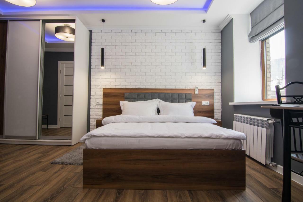 Lux Apartment Near Arena City Киев Екстериор снимка