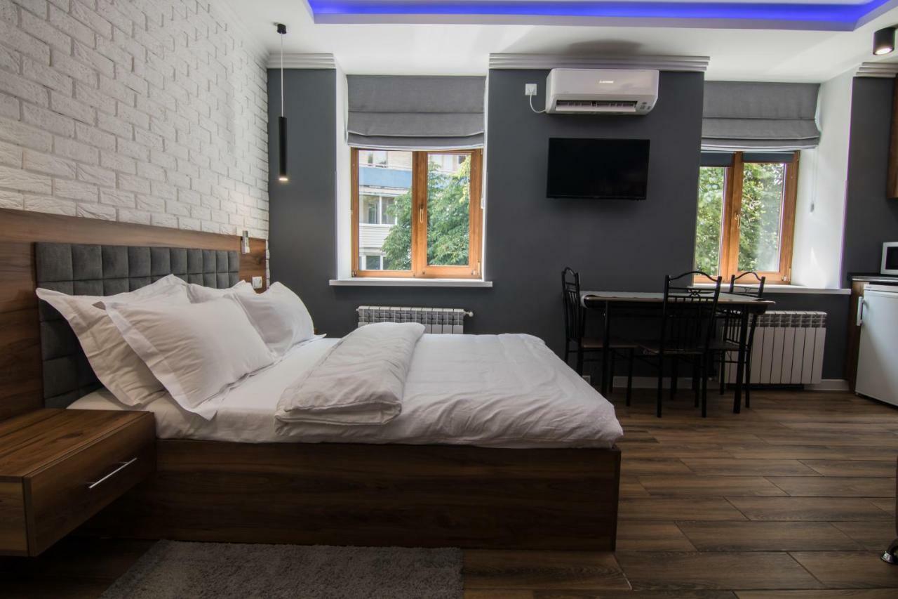 Lux Apartment Near Arena City Киев Екстериор снимка